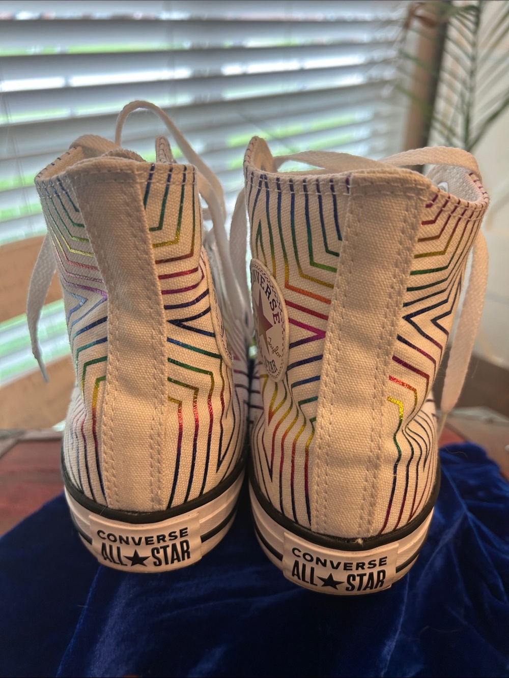 Converse High Top Sneakers - White with Rainbow Stripe Star Pattern😎 - Picture 4 of 6